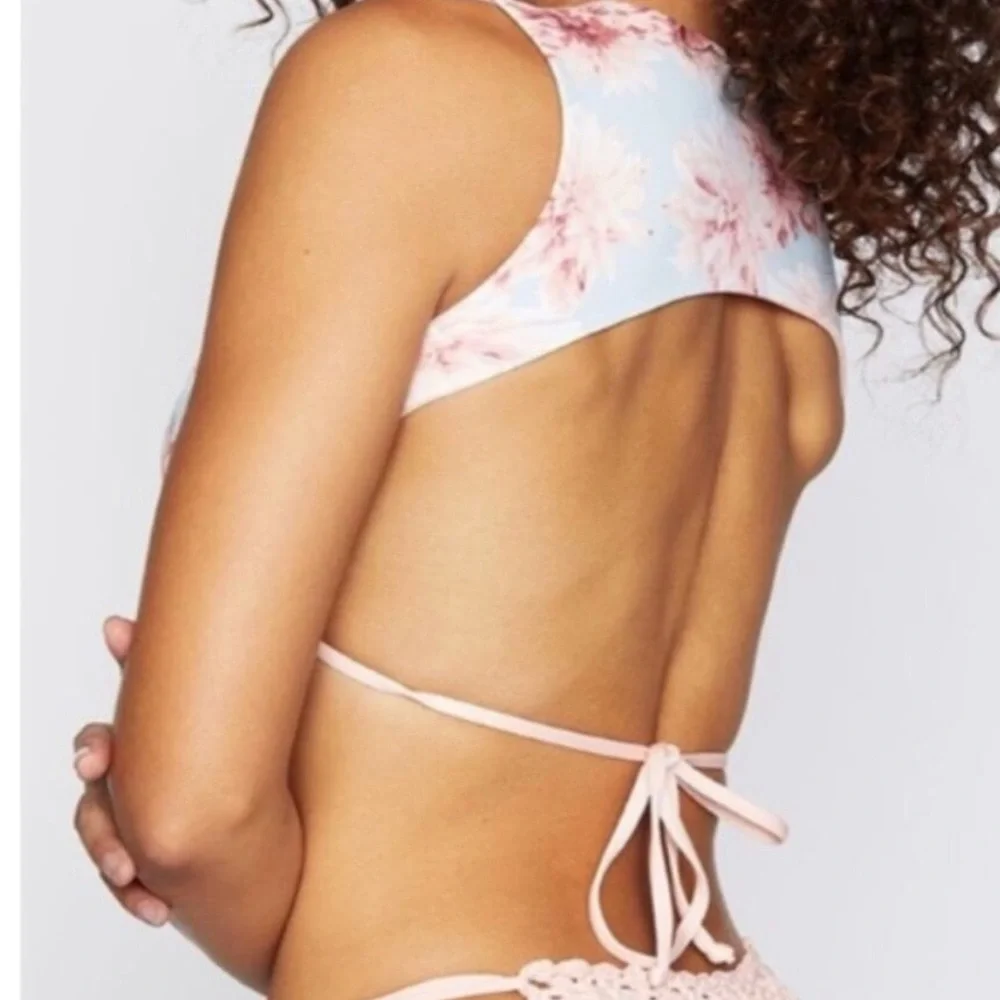 NWT Frankie's Bikinis Revolve Jessie Bikini Top in Wildflower Print Pink Blue L